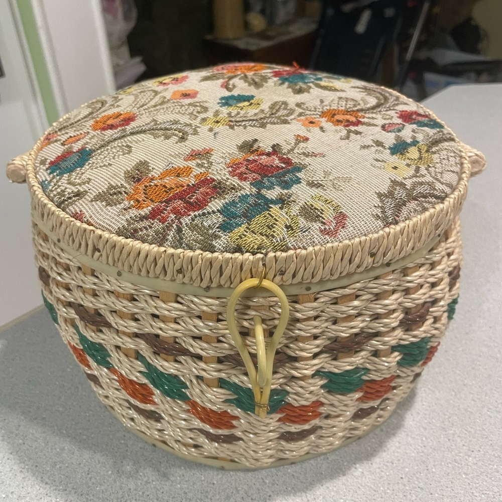 Vintage Sewing Basket
Jeff Roberts Co out of San Francisco; made in Japan.